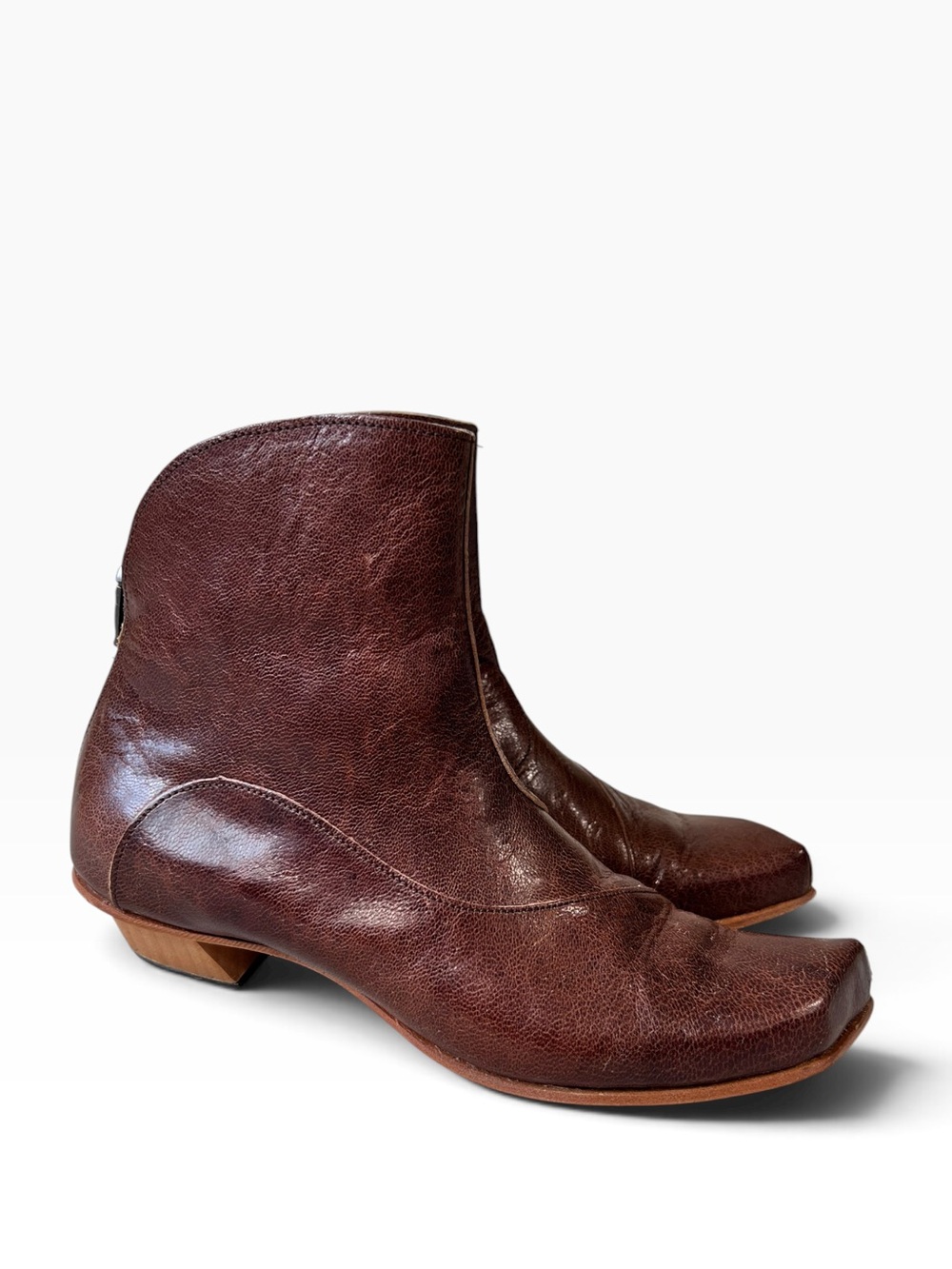 Cydwoq Pin Leather Heeled Ankle Boots